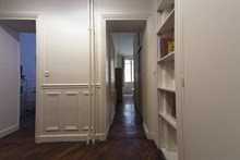 Appartement meublé de type F2 à louer en courte durée pour 4 à Saint Lazare Paris VIII