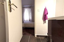 Appartement F2 meublé pour courte durée à 4 locataires proche de Saint Lazare Paris VIII