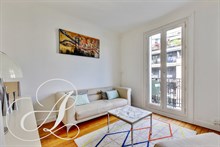 Location meublée mensuelle d'un appartement de 2 pièces avec balcon rue Saint-Charles à Dupleix Paris 15ème