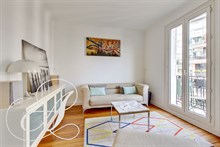 Location meublée confortable pour 2 personnes d'un grand appartement de 2 pièces avec balcon rue Saint-Charles à Dupleix Paris 15ème