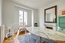 Location meublée confortable d'un F2 pour 2 personnes avec balcon aménagé rue Saint-Charles à Dupleix Paris 15ème arrondissement