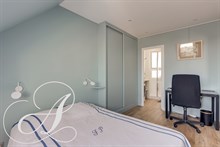 Location meublée mensuelle d'un grand appartement de 2 pièces refait à neuf aux Invalides Paris 7ème arrondissement