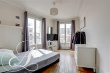 Location meublée de courte durée d'un appartement de standing de 2 pièces à Beaugrenelle, Charles Michel Paris 15ème