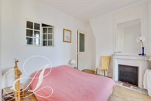 Appartement à louer au mois calme et lumineux en étage élevé avec ascenseur Paris 15ème