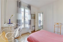 Appartement à vendre dans le 15ème arrondissement de Paris en étage élevé donnant sur cour calme et lumineux