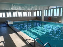 Location meublée bail mobilité d'un studio avec piscine dans l'immeuble Montparnasse Plaisance Paris 15ème