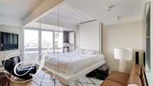 Studio de luxe à louer en bail mobilité idéal pour 2 avec balcon et vue Tour Eiffel à Montparnasse Paris 15ème