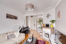 Location meublée confortable d'un appartement de 2 pièces pour bail mobilité à Lamarck Caulaincourt Montmartre Paris 18ème