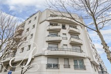 A louer au mois à l'année appartement de standing avec balcon et parking aux portes de Paris à Asnières sur Seine