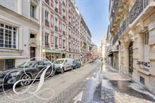Spacieux appartement de 3 pièces à louer en bail mobilité meublé avec 2 chambres à Etoile Paris 17ème arrondissement