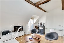 Grand appartement de 3 pièces à louer meublé en bail mobilité avec 2 chambres et balcon à Etoile Paris 17ème
