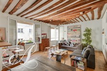 Location confortable en bail mobilité d'un grand F2 type loft dans le Marais entre Saint Paul et Bastille Paris 4ème