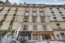 Location grand studio sur cour intérieur trés calme rue Jean Mermoz Paris 8ème arrondissement