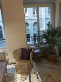 A louer à titre gratuit pendant la crise sanitaire du Covid 19 grand F3 avec 2 chambres moderne et refait à neuf Saint Lazare Paris 8ème