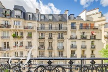 Grand appartement de 2 pièces à louer à la semaine en courte durée à Montmartre Paris 18ème arrondissement