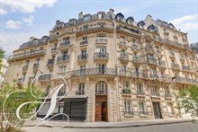 Location meublée de courte durée d'un F2 moderne de standing pour 2 à Montmartre Paris 18ème