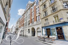 Appartement de standing en duplex de 2 pièces à louer à l'année rue Laugier à Ternes Pereire Paris 17ème