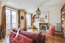 A louer en courte durée à la semaine splendide appartement de 2 pièces meublé à Saint Georges Paris 9ème
