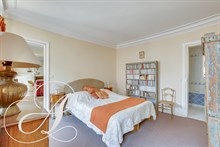 A louer en courte durée à la semaine splendide appartement de 2 pièces meublé à Saint Georges Paris 9ème