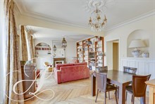 A louer en courte durée à la semaine splendide appartement de 2 pièces meublé à Saint Georges Paris 9ème