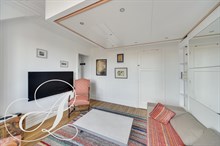 Location meublée en bail mobilité d'un studio avec terrasse plein sud à Sèvres Lecourbe Paris 15ème arrondissement