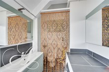 Location d'un studio de luxe pour bail mobilité avec terrasse et vue Tour Eiffel à Sèvres Lecourbe Paris 15ème