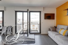 A louer à l'année studio confortable et moderne de 27 m2 avec balcon vue Tour Eiffel Charles Michel Paris 15ème