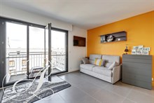 Studio meublé à louer à l'année avec balcon et vue Tour Eiffel pour 2 à Charles Michel Paris 15ème arrondissement
