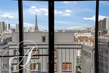 Studio moderne et confortable à louer à l'année à Charles Michel Paris 15ème avec balcon et vue Tour Eiffel