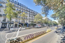 A louer au mois en bail mobilité F3 de luxe avec 2 chambres et 2 salles de douche à République Paris 11ème arrondissement