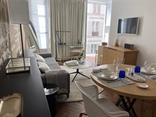 Appartement de standing refait à neuf F2 à louer meublé à l'année à Solférino rue du Bac Paris 7ème