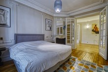 Appartement de luxe à louer en saisonnier pour 6 personnes avec 3 chambres doubles à Blanche Saint Georges Paris 9ème