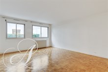 Location vide d'un grand studio confortable et moderne à Charles Michel Paris 15ème