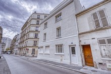 Location meublée en bail mobilité d'un F2 de standing avec terrasse neuf à Plaisance Pernety Paris 14ème