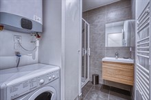 F3 de standing à louer à la semaine ou au mois avec 2 chambres et 2 salles de douche à Montparnasse Paris 14ème