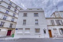 F3 de standing à louer à la semaine ou au mois avec 2 chambres et 2 salles de douche à Montparnasse Paris 14ème