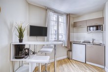 Grand studio moderne refait à neuf à louer en temporaire en bail mobilité à Montparnasse Pernety Paris 14ème arrondissement