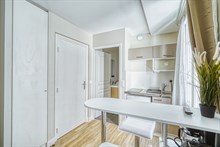 Studio meublé à louer en bail mobilité refait à neuf et moderne à Montparnasse Plaisance Paris 14ème arrondissement