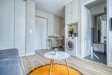 A louer en bail mobilité studio moderne meublé entièrement refait à neuf à Montparnasse Paris 14ème