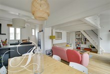 Duplex familial de 4 chambres à louer meublé en bail mobilité avec balcon à Bastille République Paris 11ème