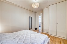 F3 en souplex à louer en courte durée refait à neuf et moderne avec 2 chambres doubles à Montparnasse Plaisance Paris 14ème