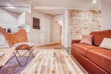 F3 en souplex à louer en courte durée refait à neuf et moderne avec 2 chambres doubles à Montparnasse Plaisance Paris 14ème