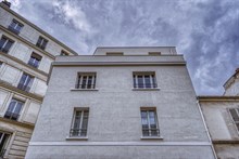 Location meublée de courte ou moyenne durée d'un F3 de luxe refait à neuf en souplex avec 2 chambres à Montparnasse Pernety Paris 14ème