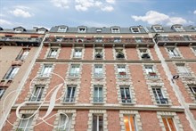 Location meublée annuelle d'un studio confortable refait à neuf à Montparnasse Paris 15ème