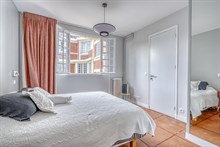 Location au mois Paris, 2 pièces meublé avec chambre séparée