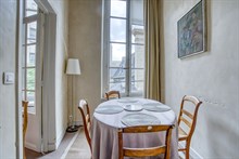 Location en courte durée, 50m2, style purement parisien, centre de Paris