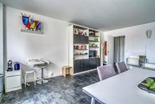 Location meublée annuelle d'un grand studio avec parking et balcon à Montparnasse Paris 15e