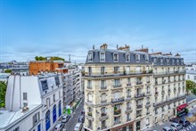 A louer à l'année studio moderne avec balcon et box à Montparnasse Paris 15ème arrondissement