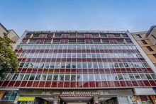 Bail annuel d'un studio avec box et balcon vue Tour Eiffel à Montparnasse Paris 15ème