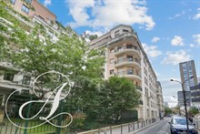 Grand studio alcôve avec terrasse à louer en bail mobilité à Beaugrenelle Paris 15e